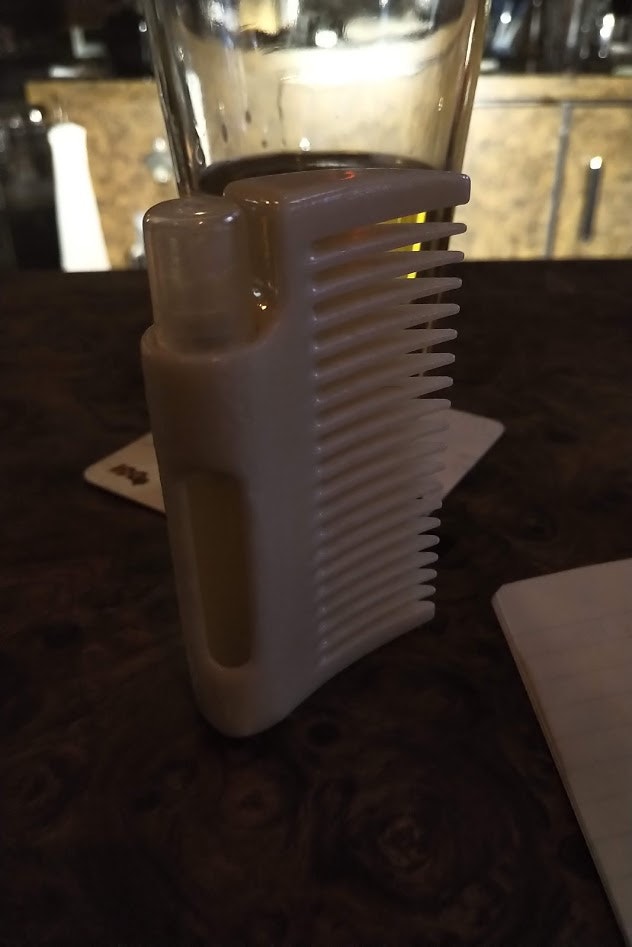 Manetame Comb: Curved Comb with Sprayer gallery image