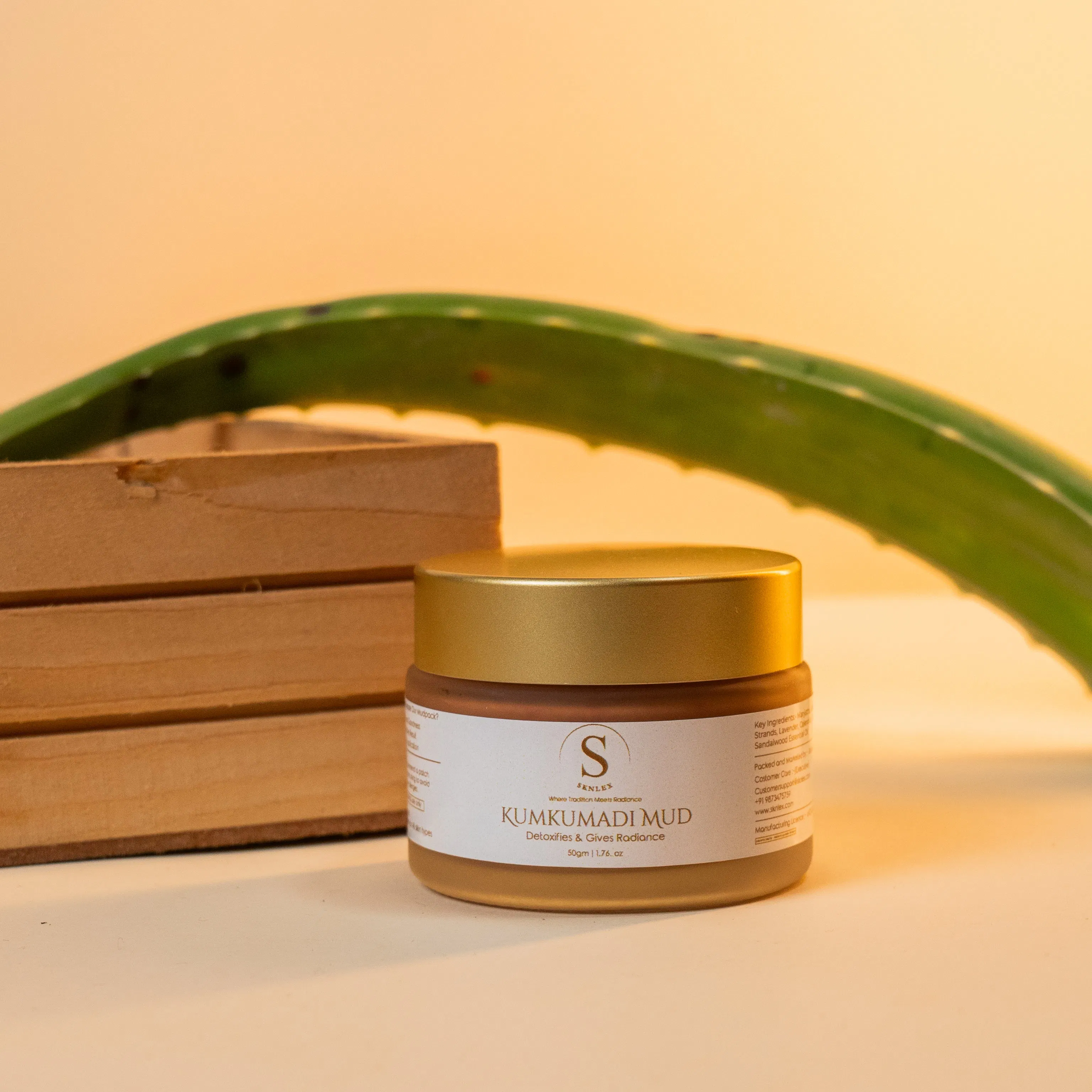 Kumkumadi Mud Face Pack 제품 배너
