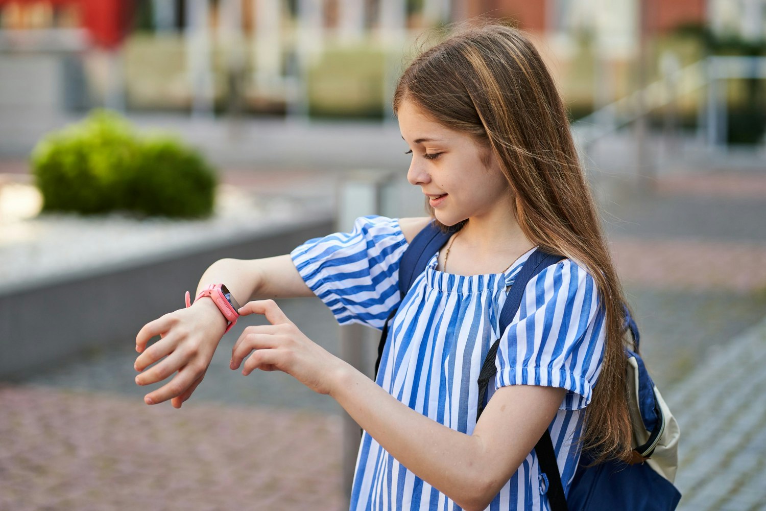 Kids wear smartwatches