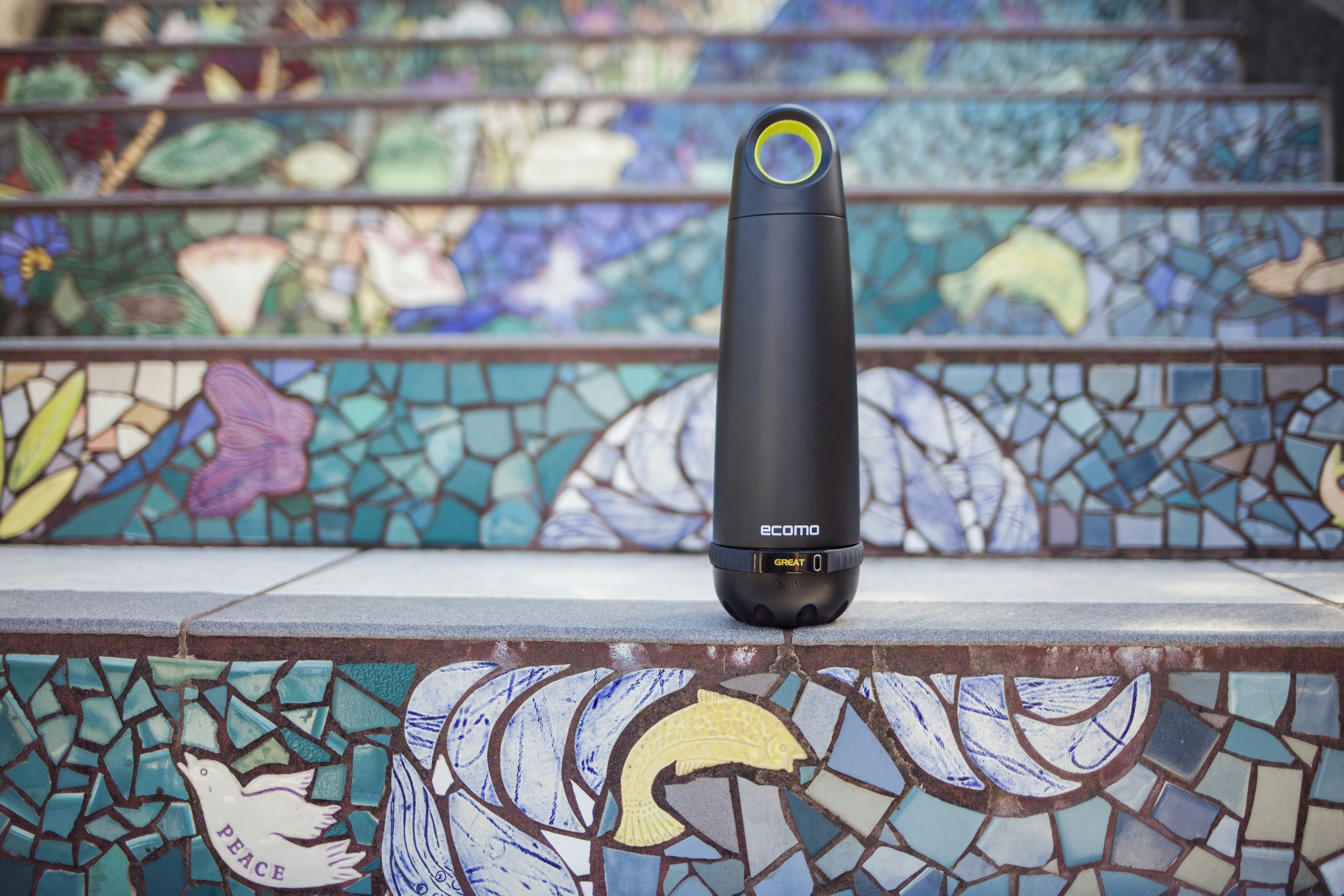 Ecomo: The World’s First Bottle That Tests & Filters Water gallery image