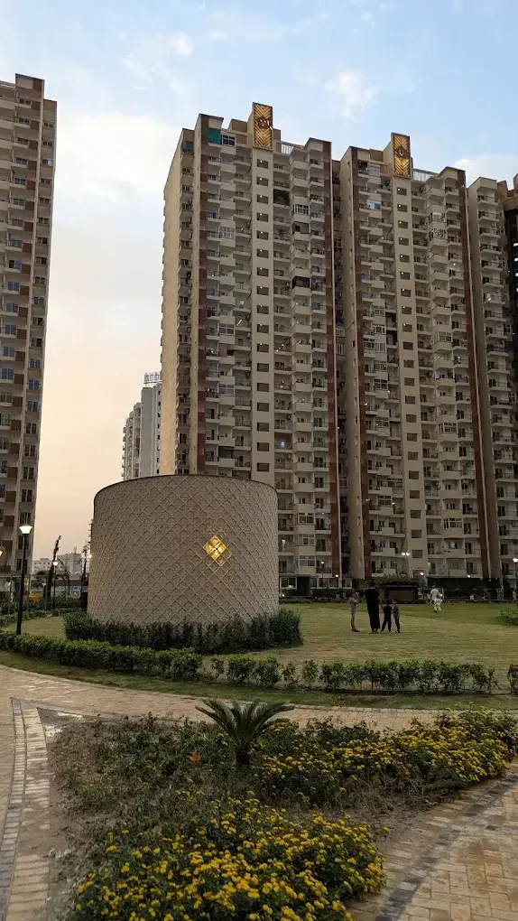 Banner del producto Where is Nirala Estate Phase 2 located?