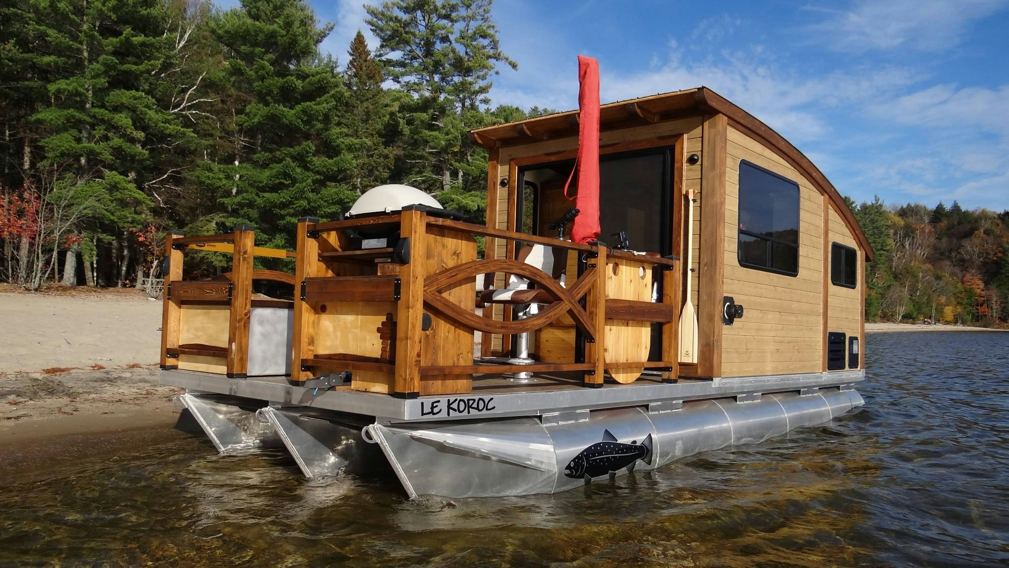 Le Koroc House Boat gallery image