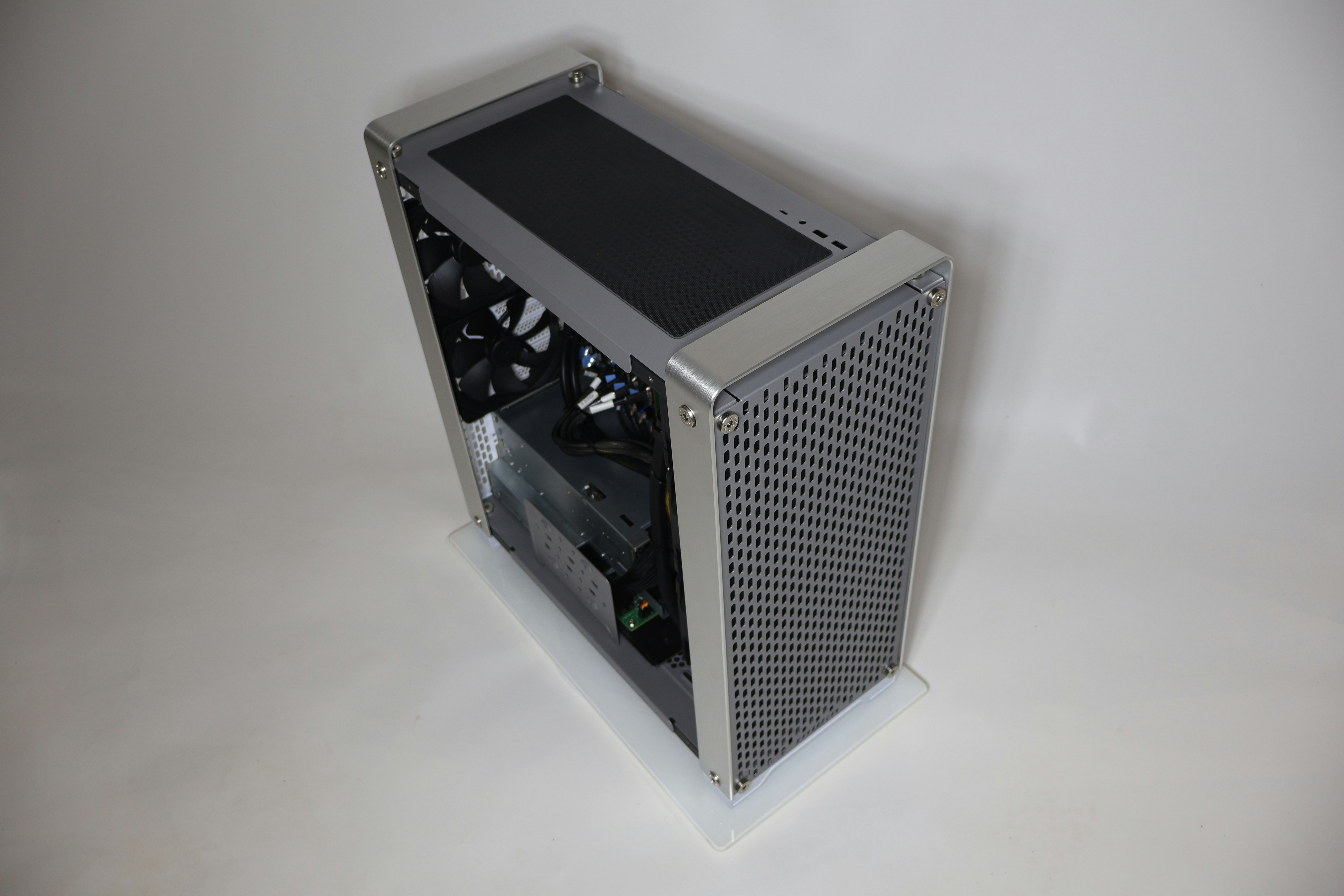 High-end desktop supercomputers for AI gallery image