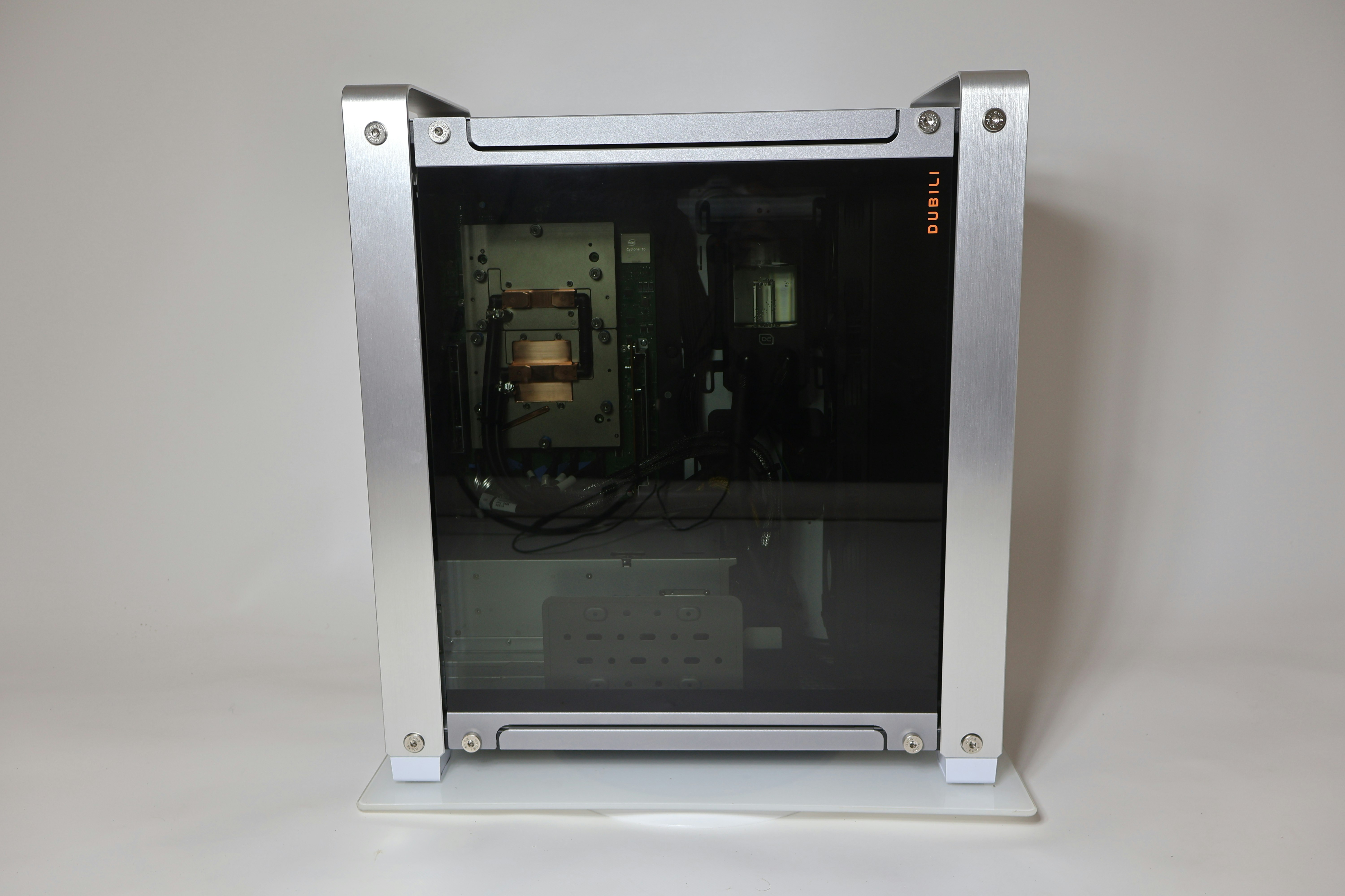 High-end desktop supercomputers for AI gallery image