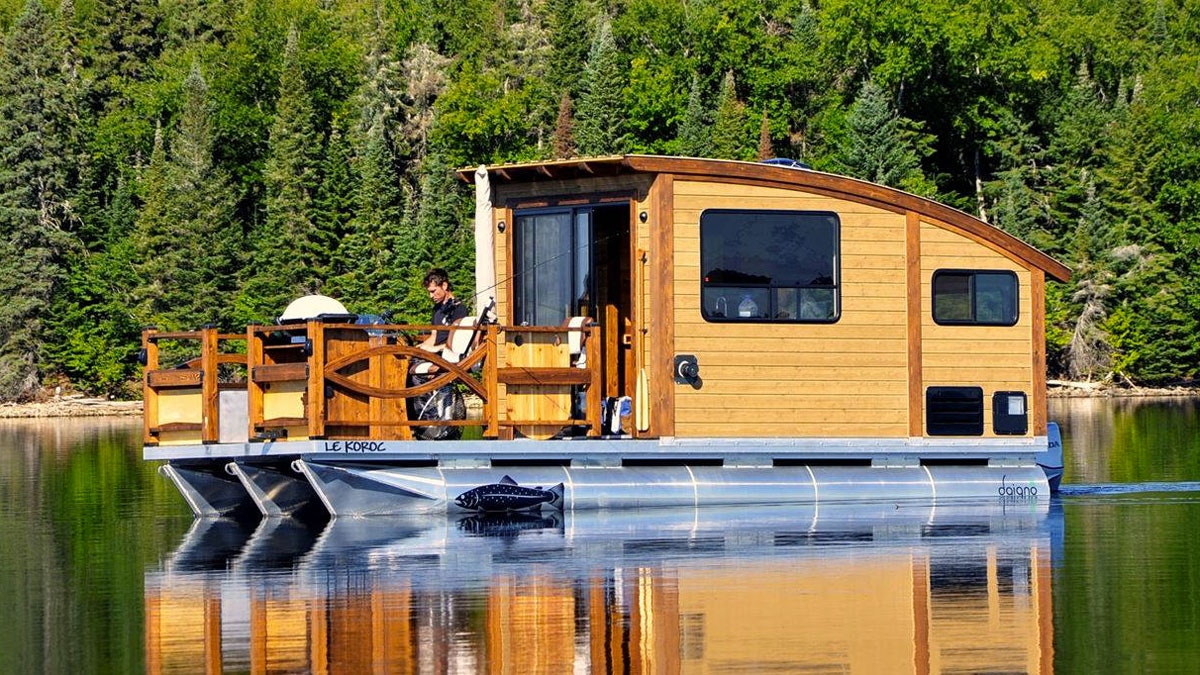 Le Koroc House Boat gallery image