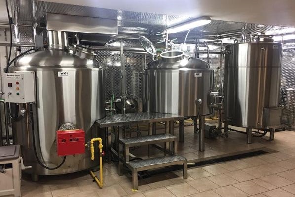 Industrial beer brewing equipment