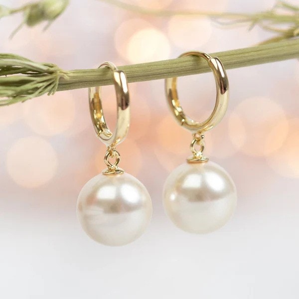 Brincos de argola de pérolas veganas media 1