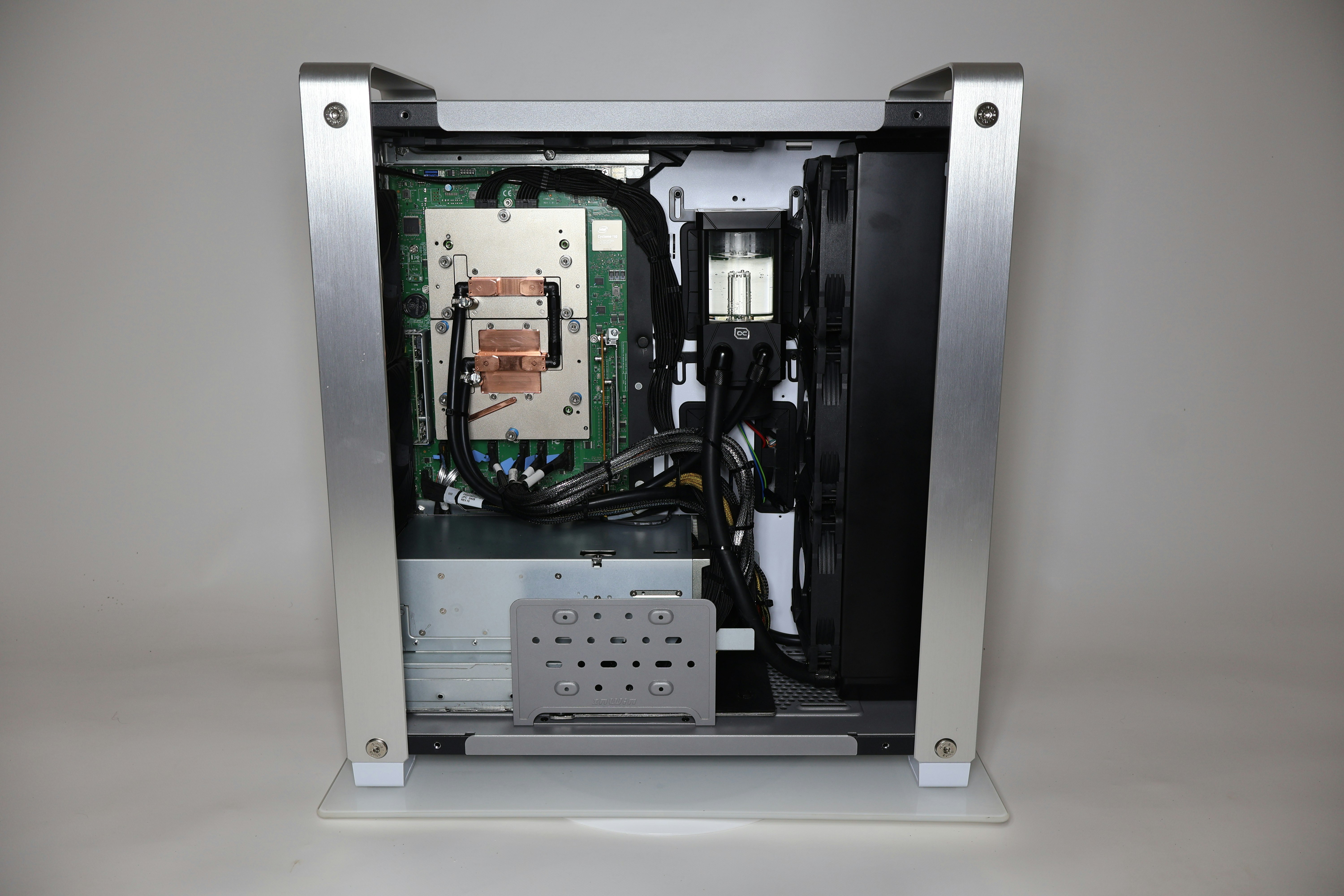 High-end desktop supercomputers for AI gallery image