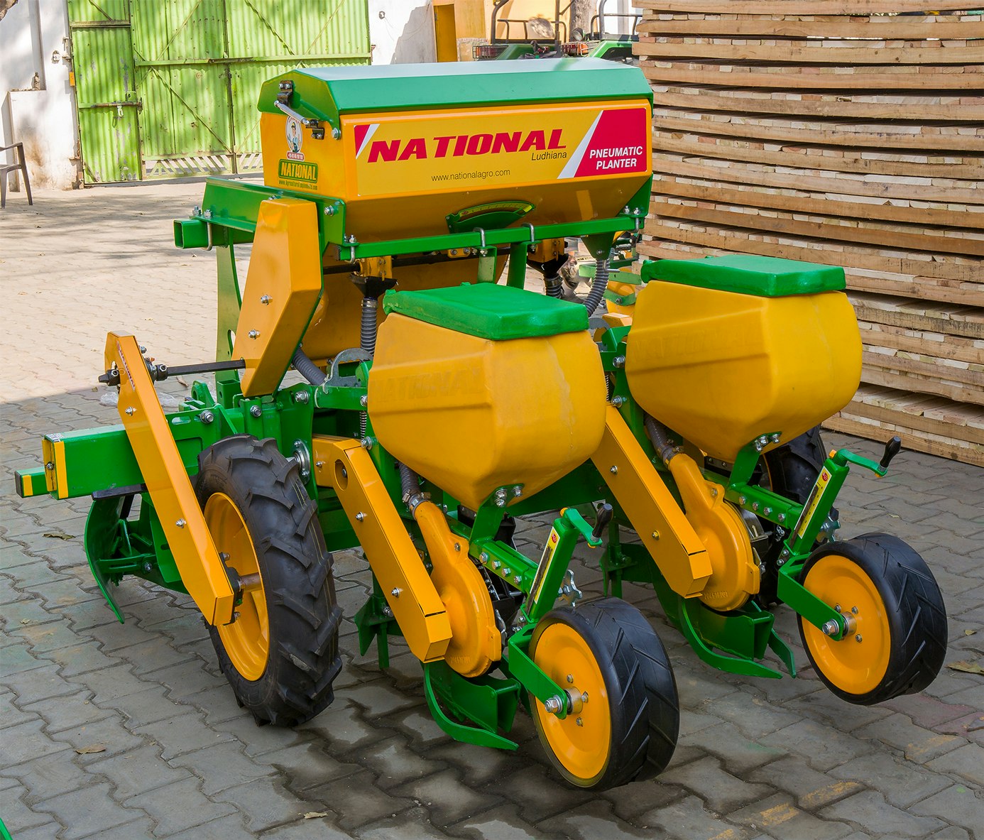 NATIONAL PNEUMATIC PLANTER