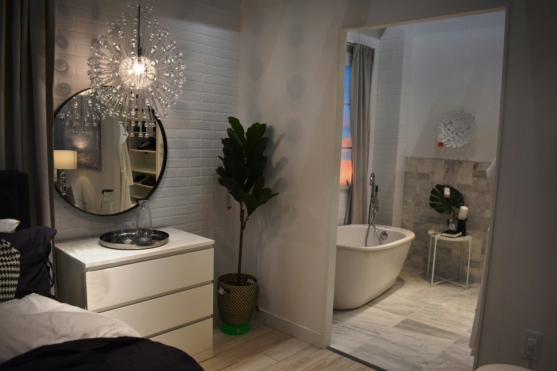 Goldoon: Smart Self-watering Planter gallery image