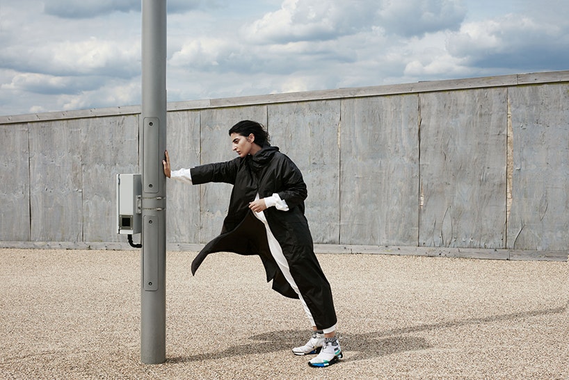 Cyclist Raincoat - your new urban lifestyle essential. gallery image