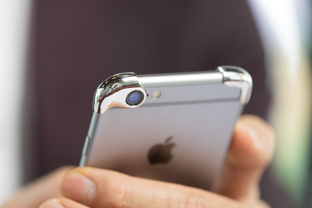 Rmour: Handcrafted silver case for your iPhone 6 family gallery image