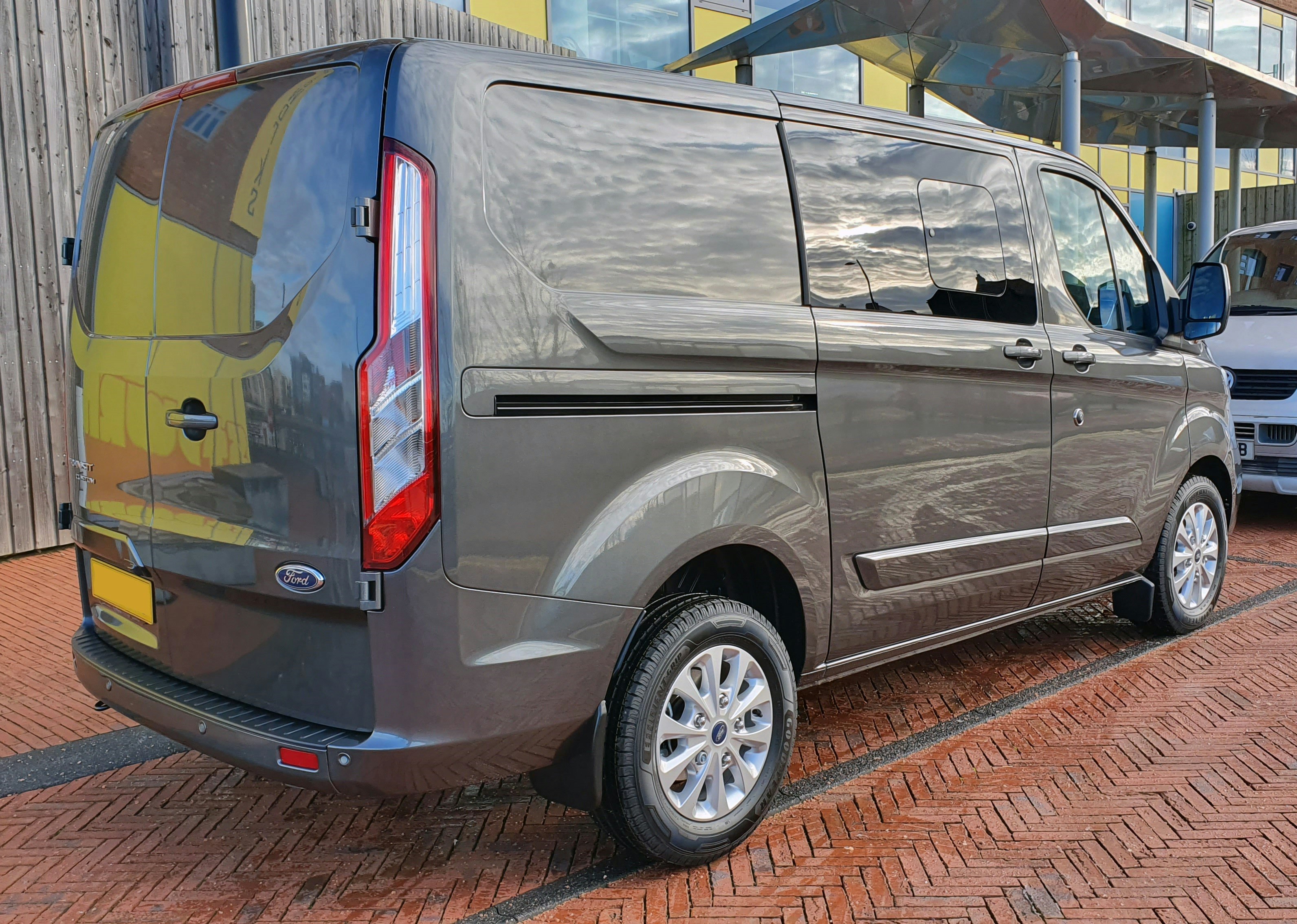Ford Transit Custom gallery image