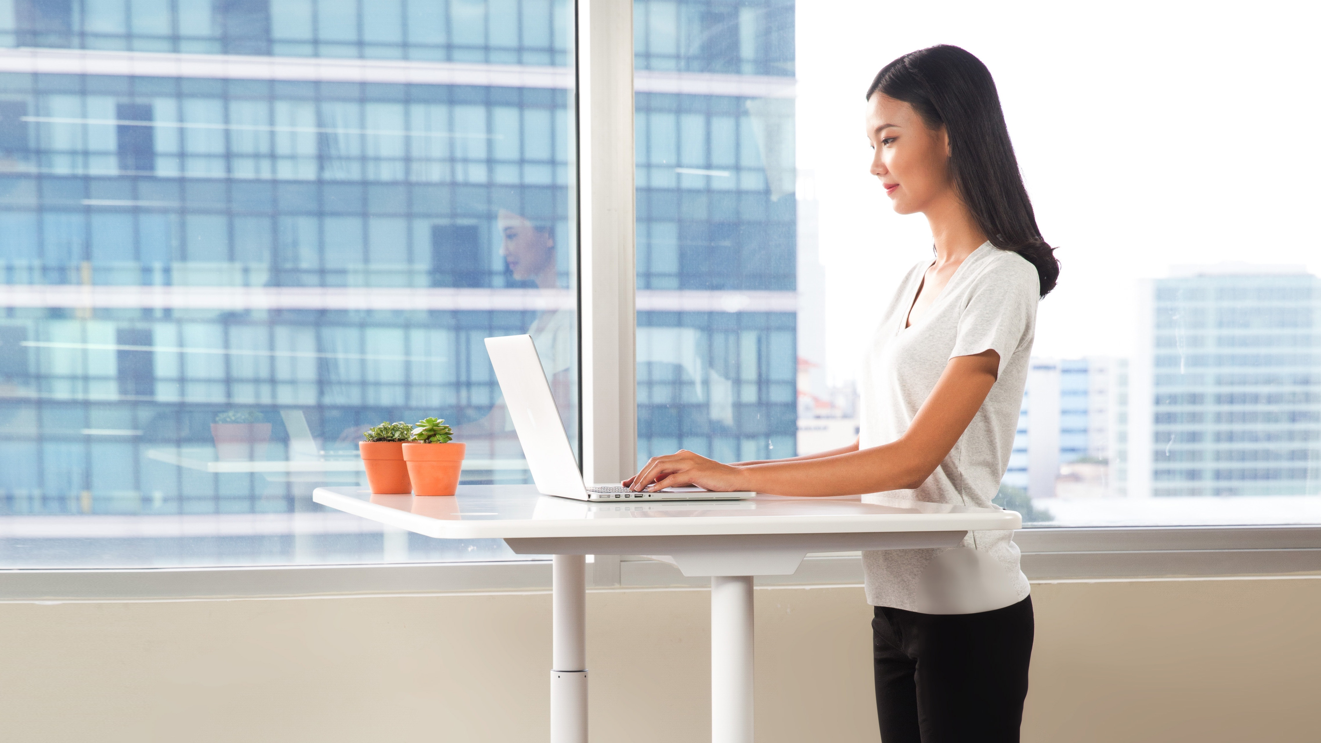 Autonomous Sit to Stand SmartDesk 3 AIpowered heightadjustable