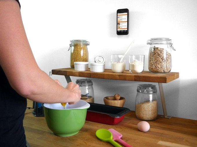 FitClic Neo: A Magnetic, Self-Locking Phone Mount System gallery image