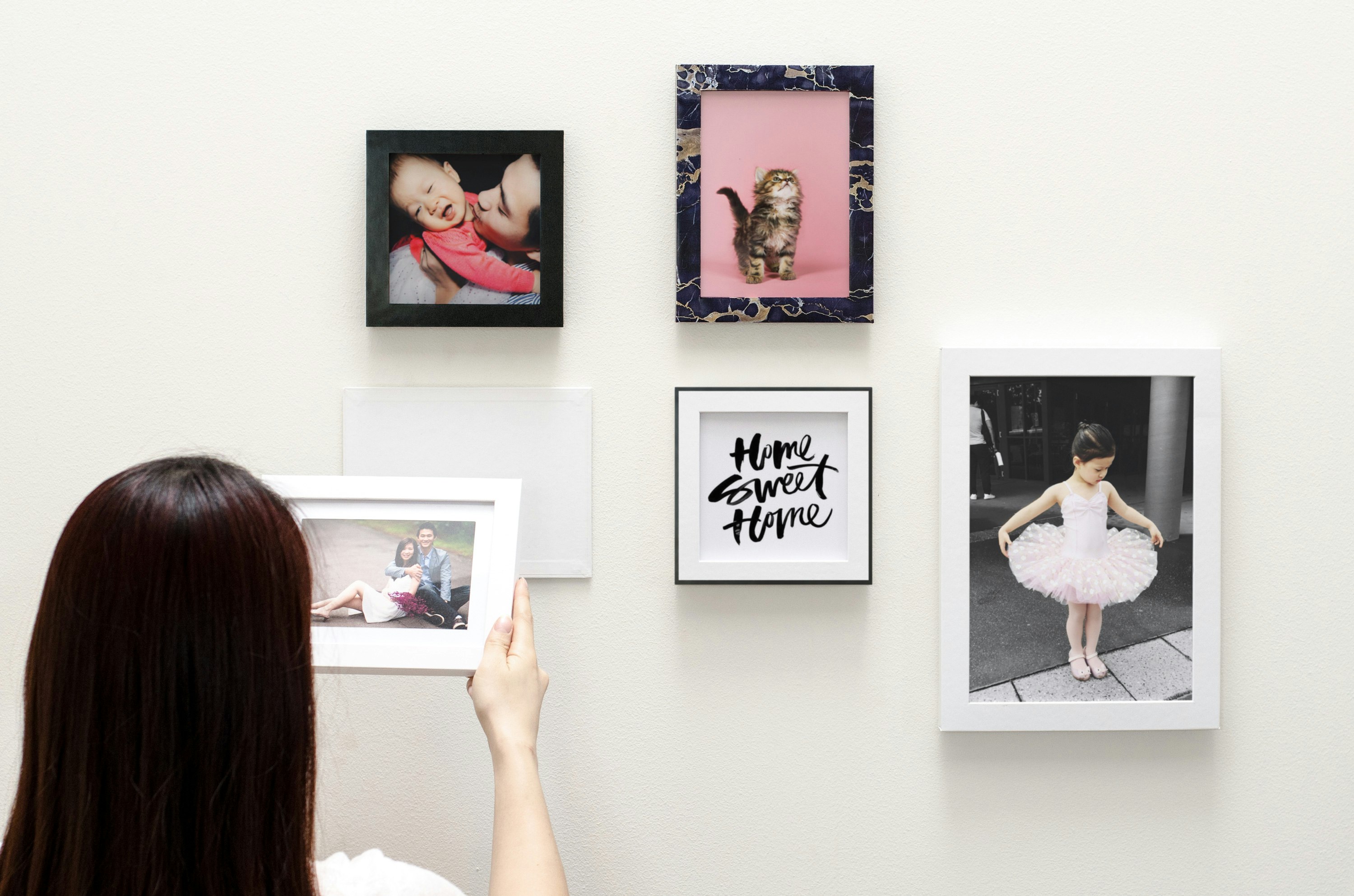 Flikframe - Picture frames that won't mess up your walls. gallery image