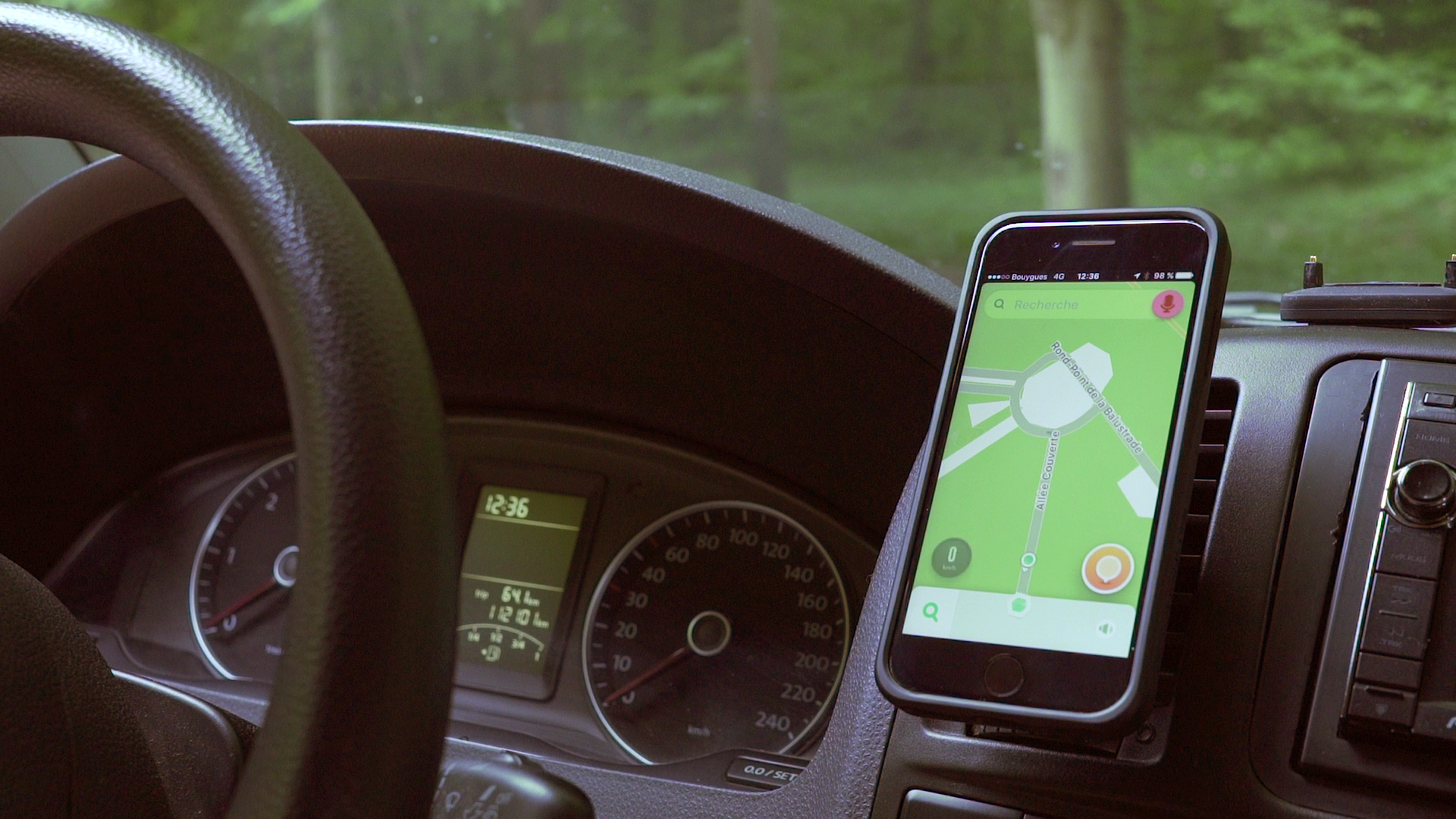 FitClic Neo: A Magnetic, Self-Locking Phone Mount System gallery image