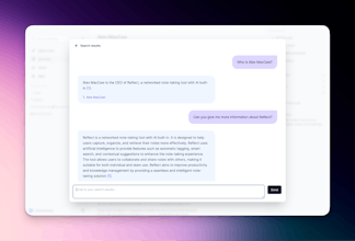 Screenshot dell&rsquo;interazione vivace delle note di Reflect con un&rsquo;interfaccia simile a quella di un assistente personale.