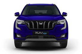 도로에서 XUV 700 가격