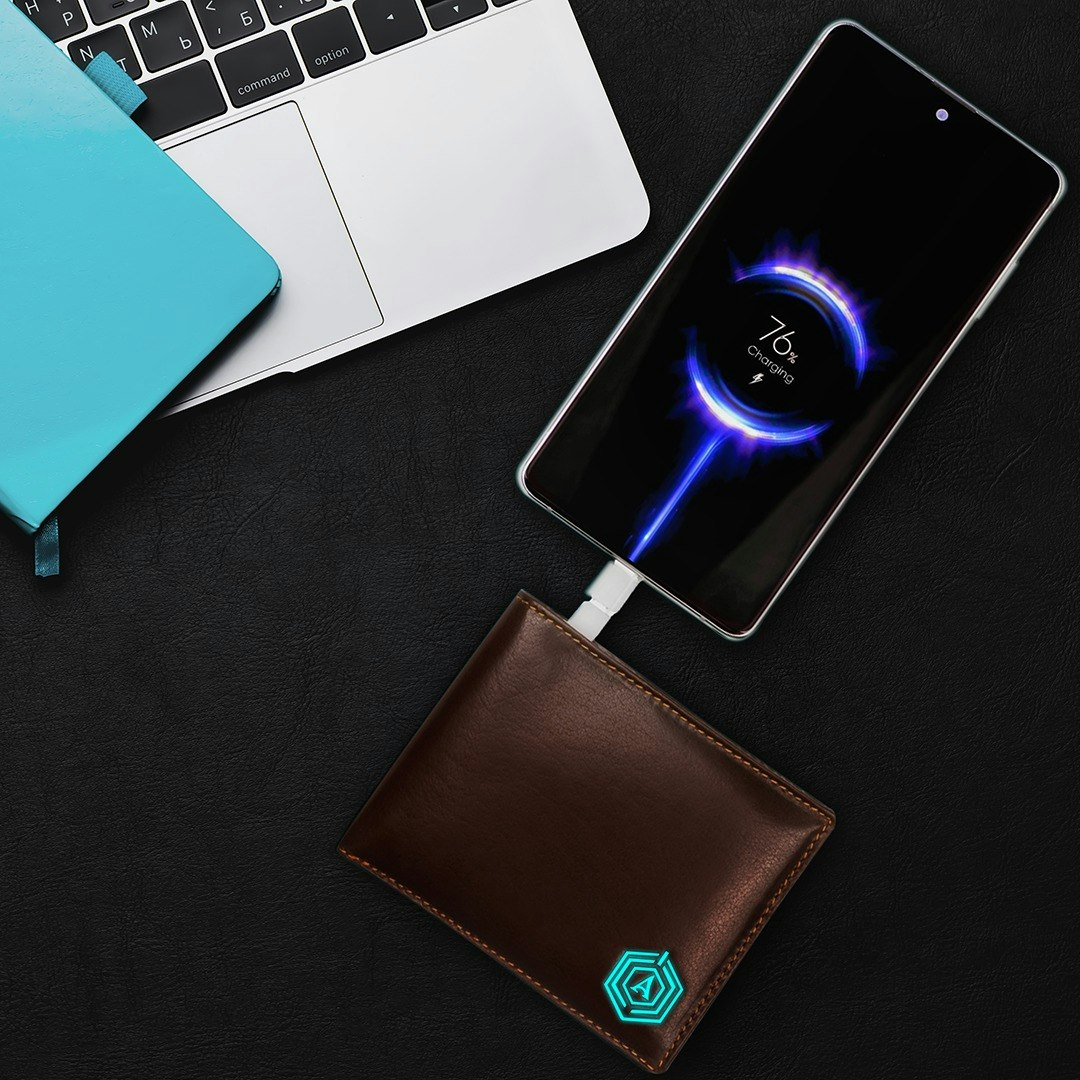 ARISTA Vault |Wallet-Bot Classic - ARISTA Vault Smart Wallet con Power Bank integrato media 1