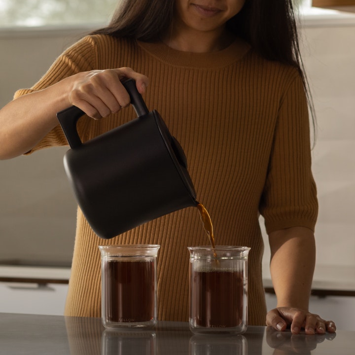 Kollegen Aiden Precision Coffee Maker - Gießen Sie Kaffee mit dem Kaffee mit dem Knopfdruck aus Medien 2