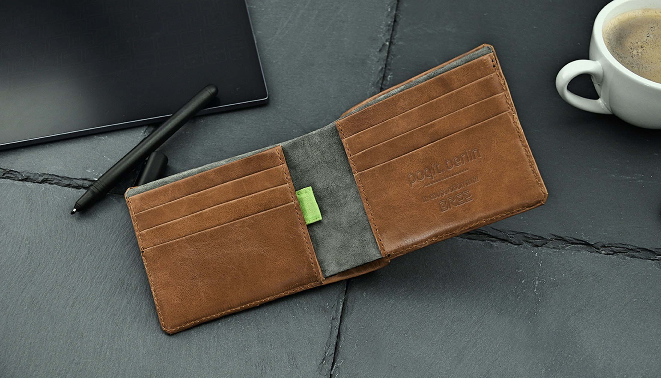 poqit - the first trackable smart charging wallet gallery image