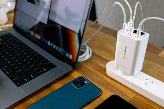 Zeus 270W GaN USB-C Charger gallery image