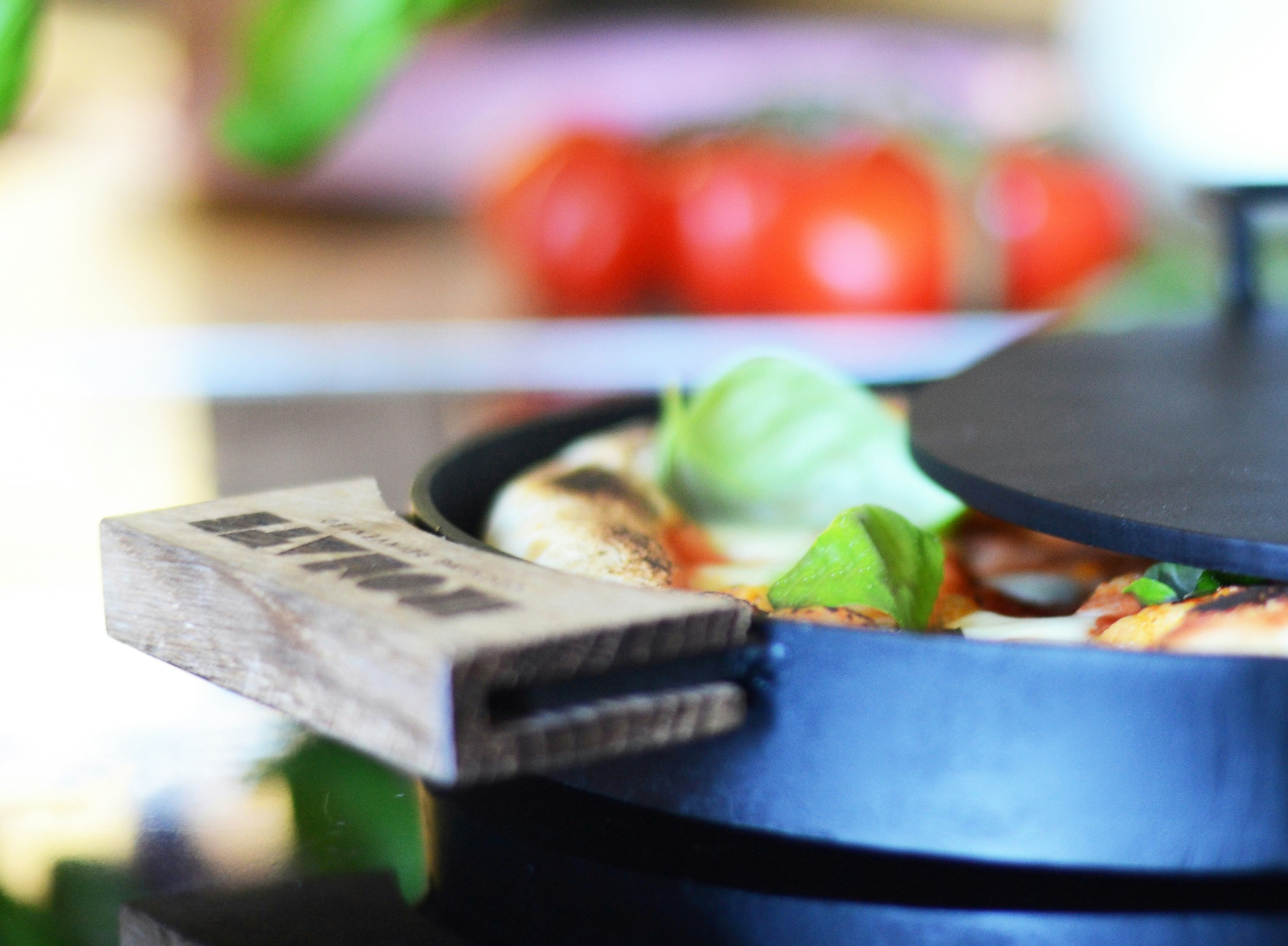 IRONATE - Perfect "No oven" pizza in 3 minutes. gallery image