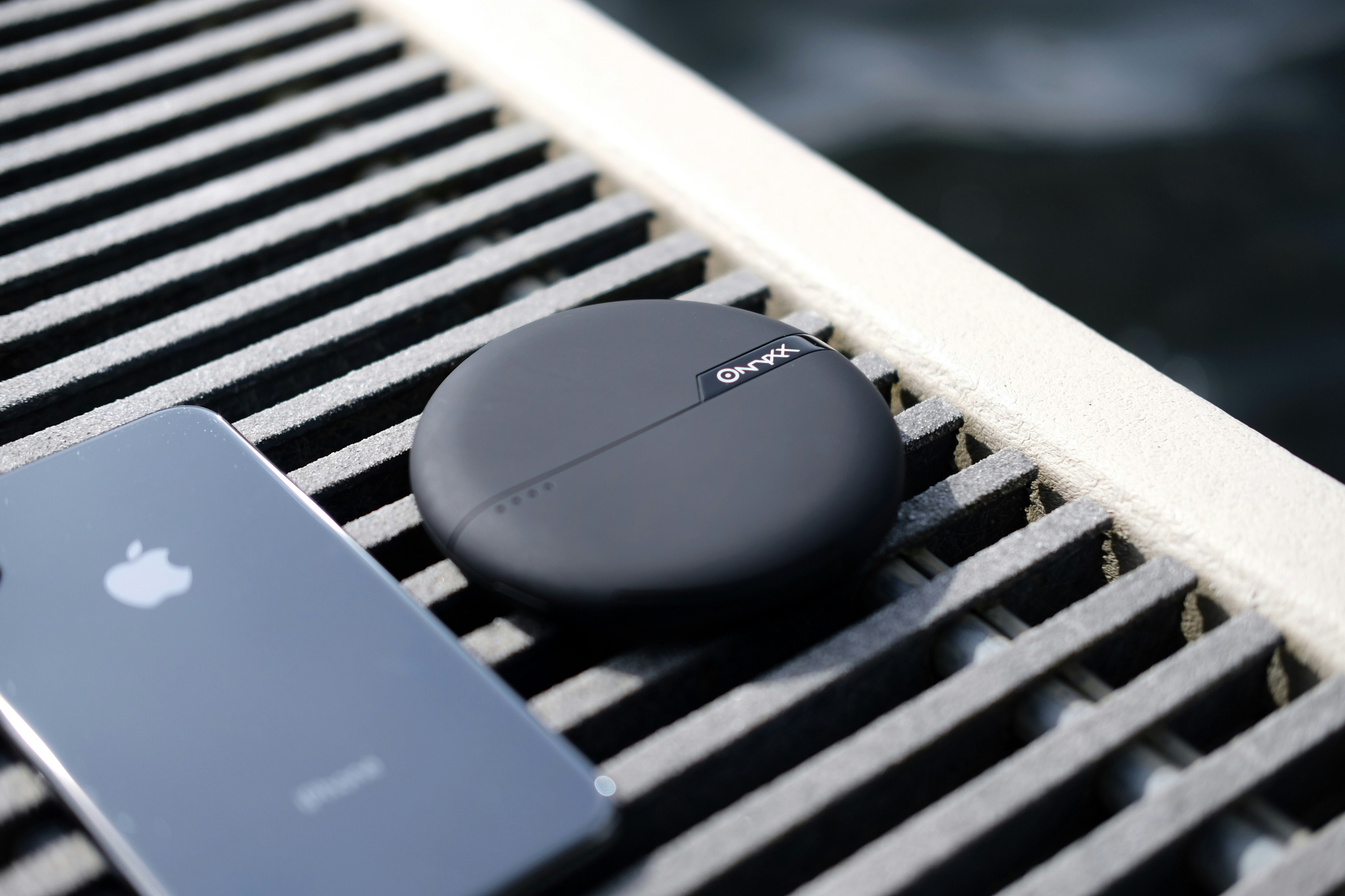 Onyxx Wireless Power Bank gallery image