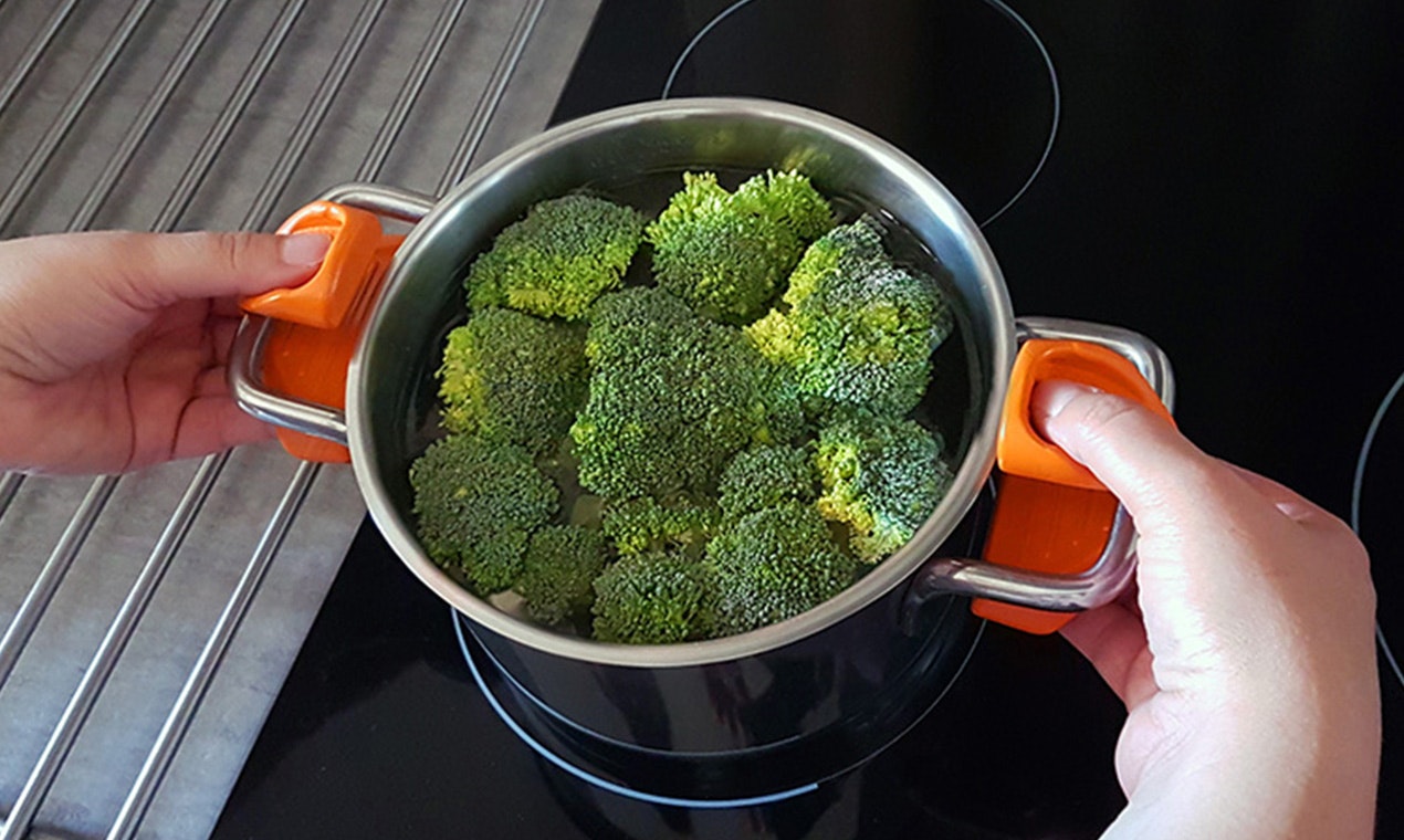 MEOMITT : The Magic Ergonomic Oven Mitt gallery image