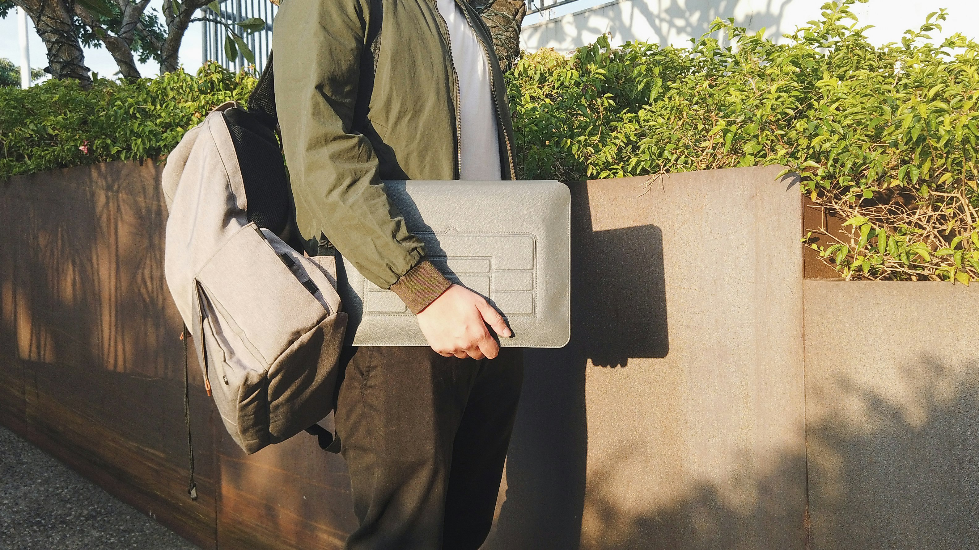 SINEX-3in1 Laptop Stand Case! gallery image