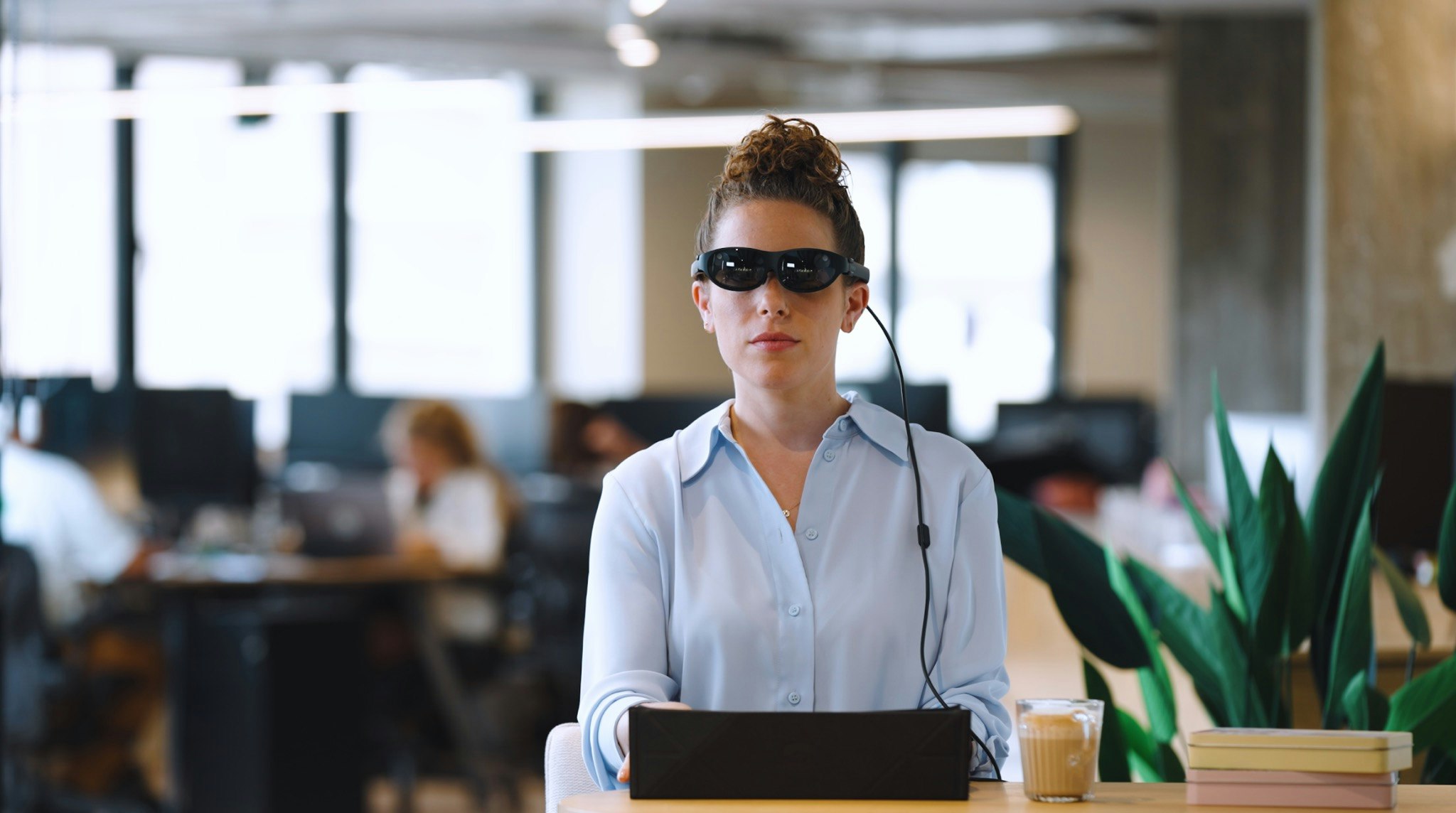 AR -Laptop von Spacetop - Ein persönliches virtuelles Heimbüro, das mit Ihnen einhergeht Medien 2