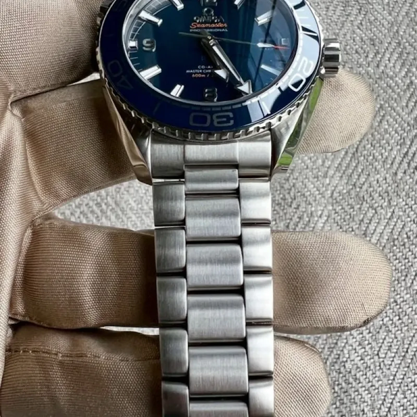 Omega Seamaster Planet Ocean Blue Dial screenshot 2