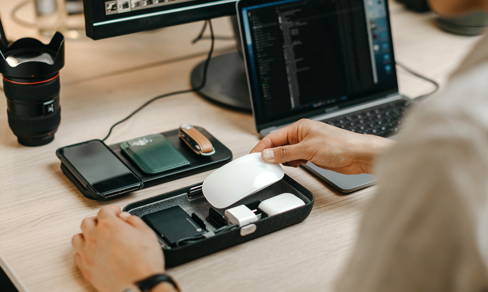Orbitkey Nest The Portable Desk Organiser With Built In Wireless
