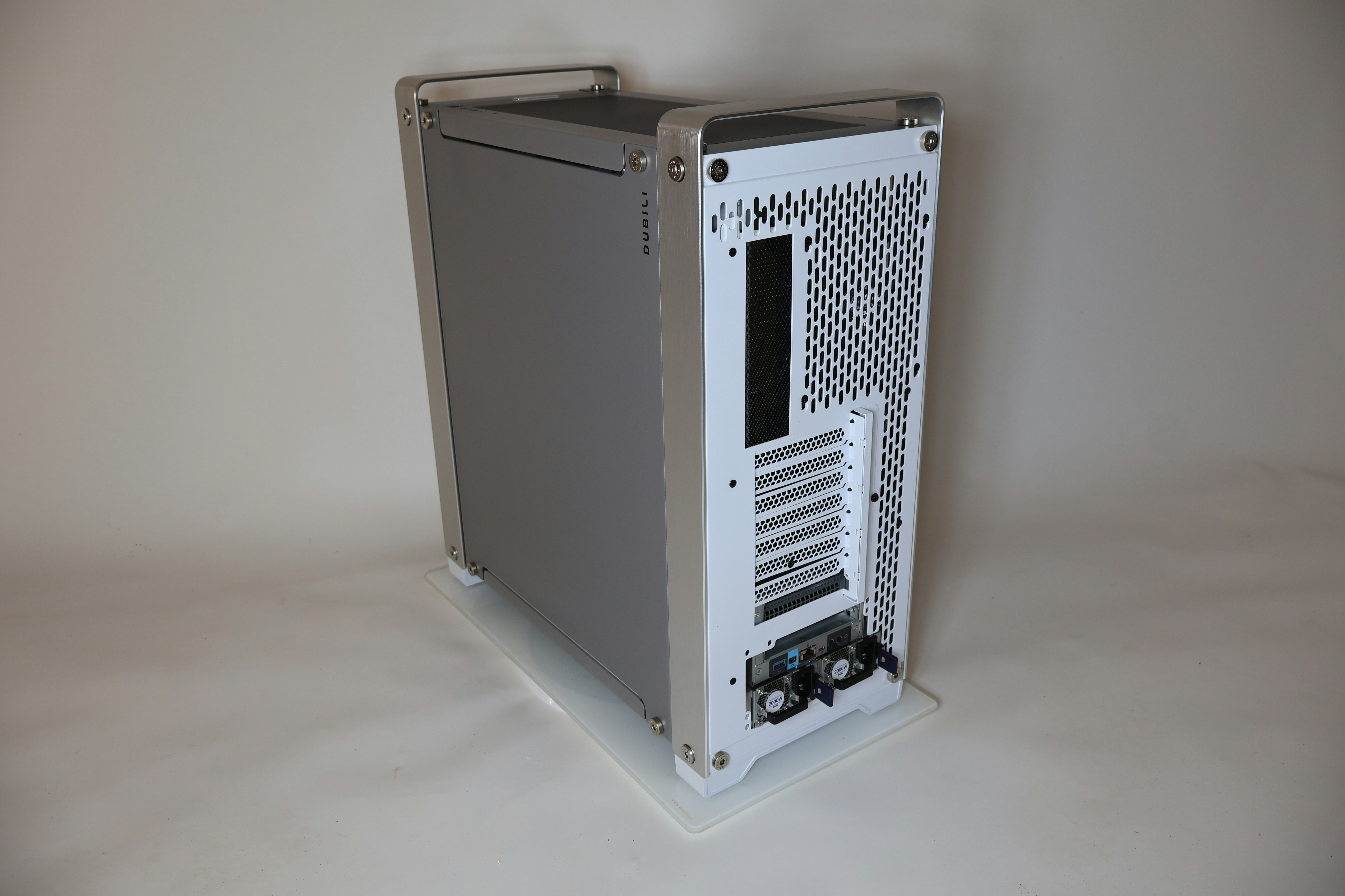 High-end desktop supercomputers for AI gallery image