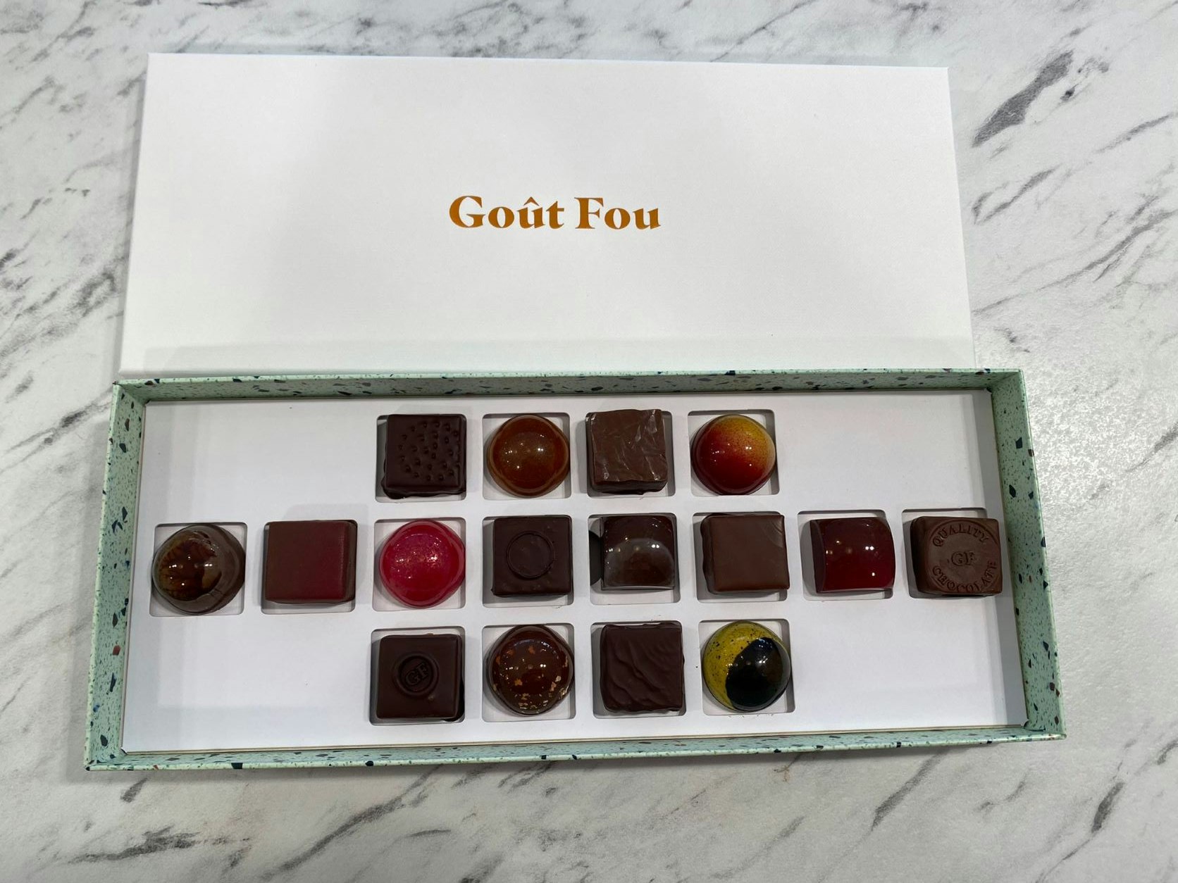 Scatola di 16 praline fatte a mano belga