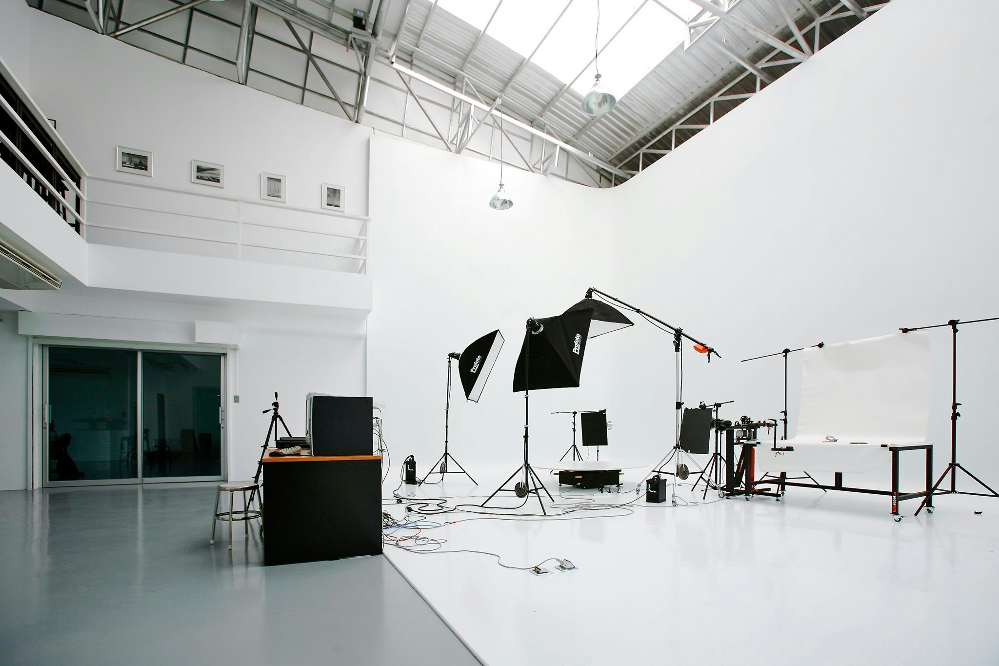 Ymage gallery image