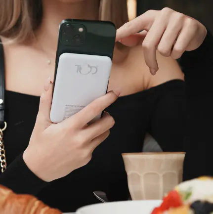 Ultra Slim Magnetic Wireless Power Bank