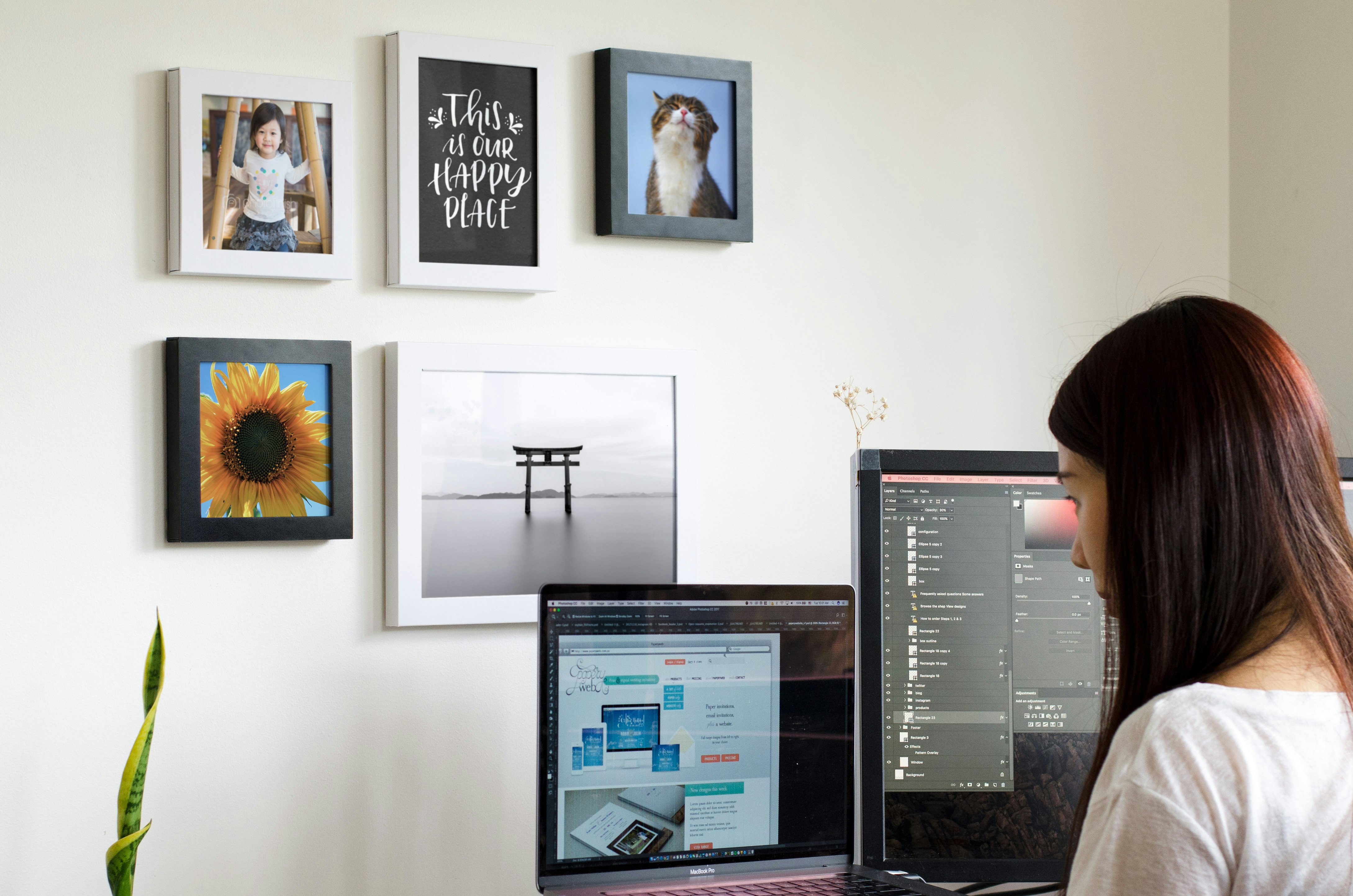Flikframe - Picture frames that won't mess up your walls. gallery image