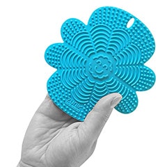 SCRUBBIO 8-in-1: The Eco Magnetic Brush