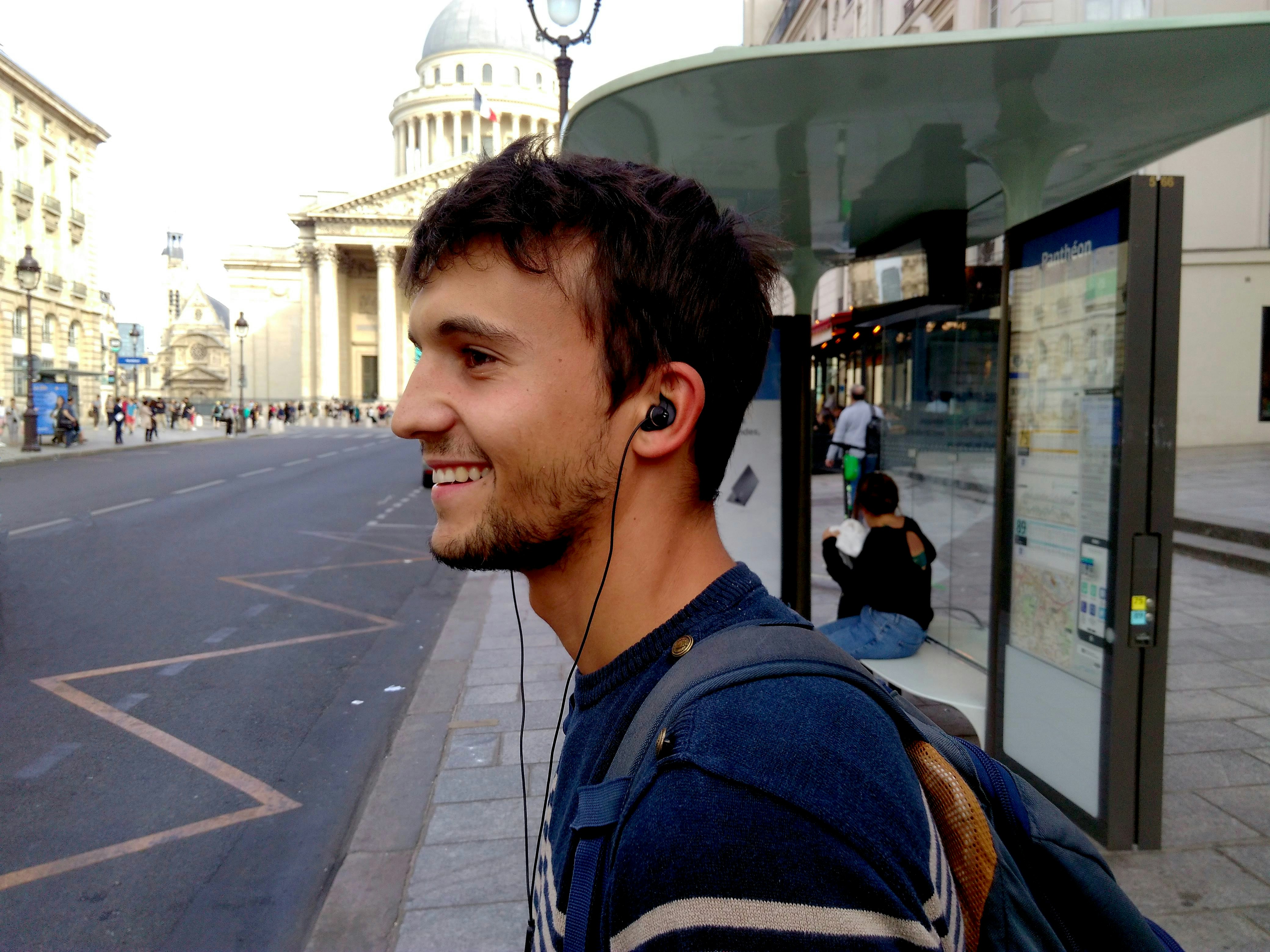 Ewolv custom-fit earphones gallery image