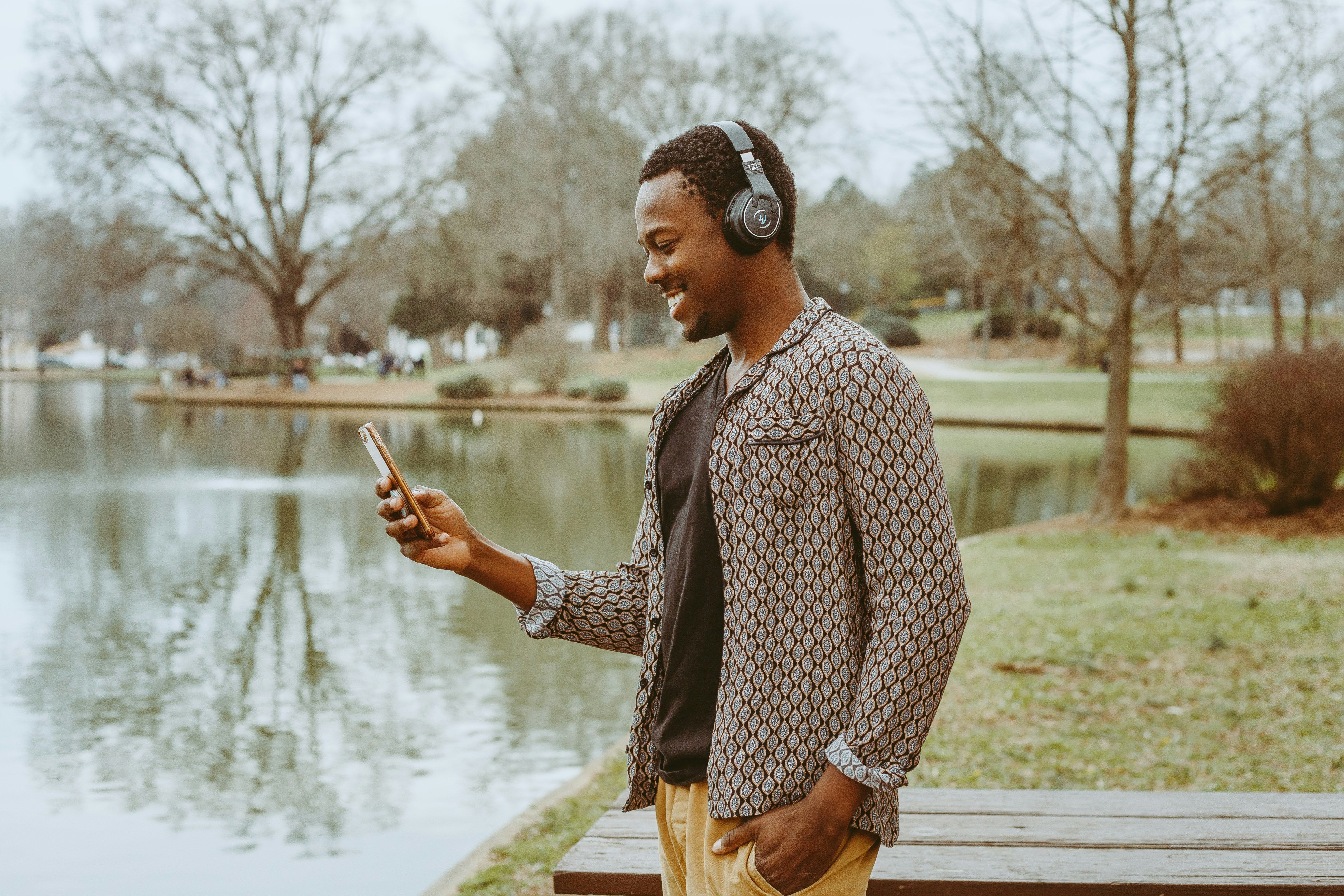 E-Clip™: Wireless High Fidelity Headphones with AirPlay 2 gallery image