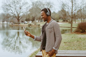 E-Clip™: Wireless High Fidelity Headphones with AirPlay 2 gallery image