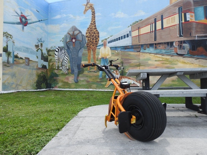 Uno Bolt gallery image