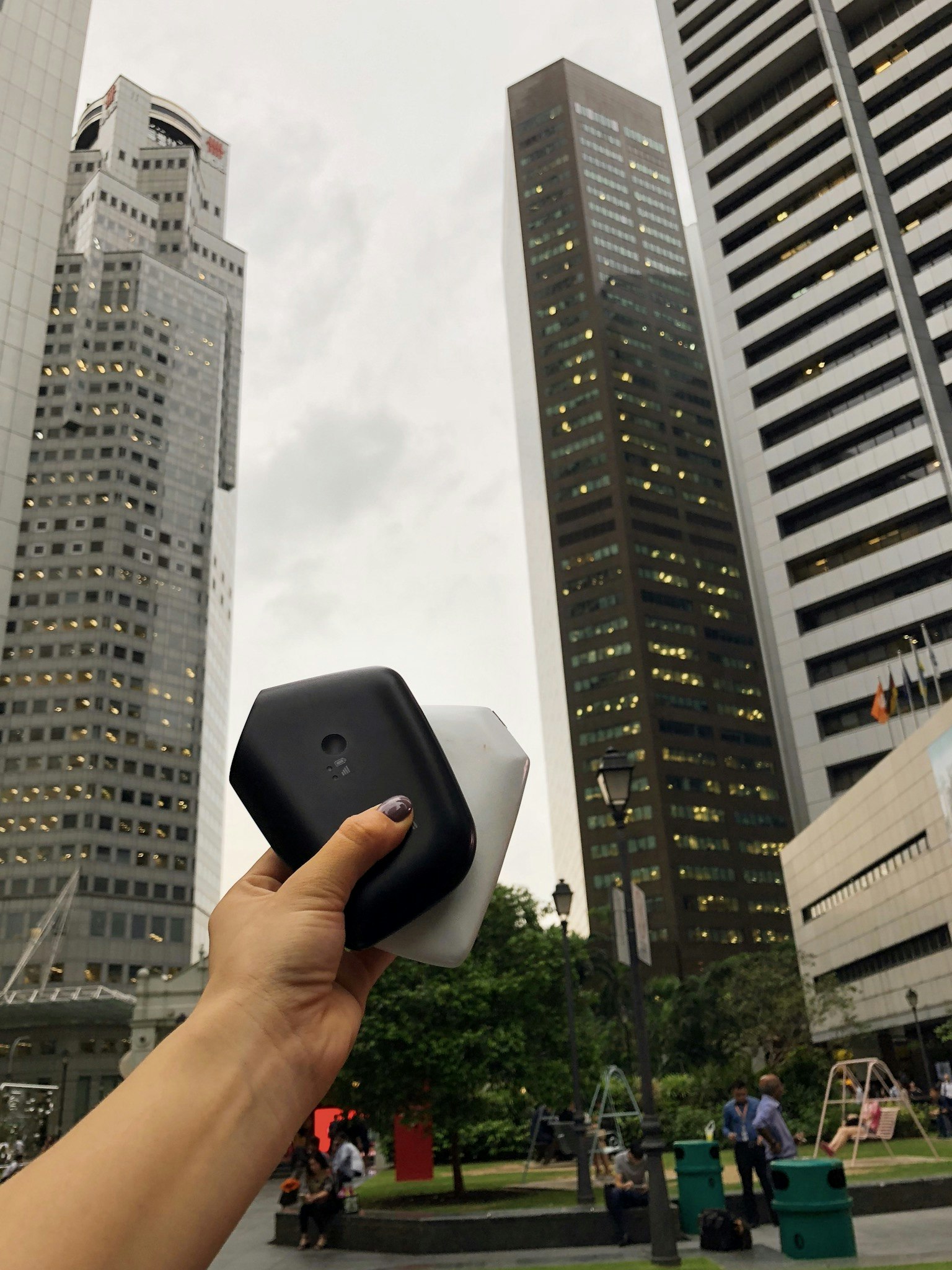 Nommi - 4G Hotspot with Unlimited Wi-Fi Worldwide. gallery image