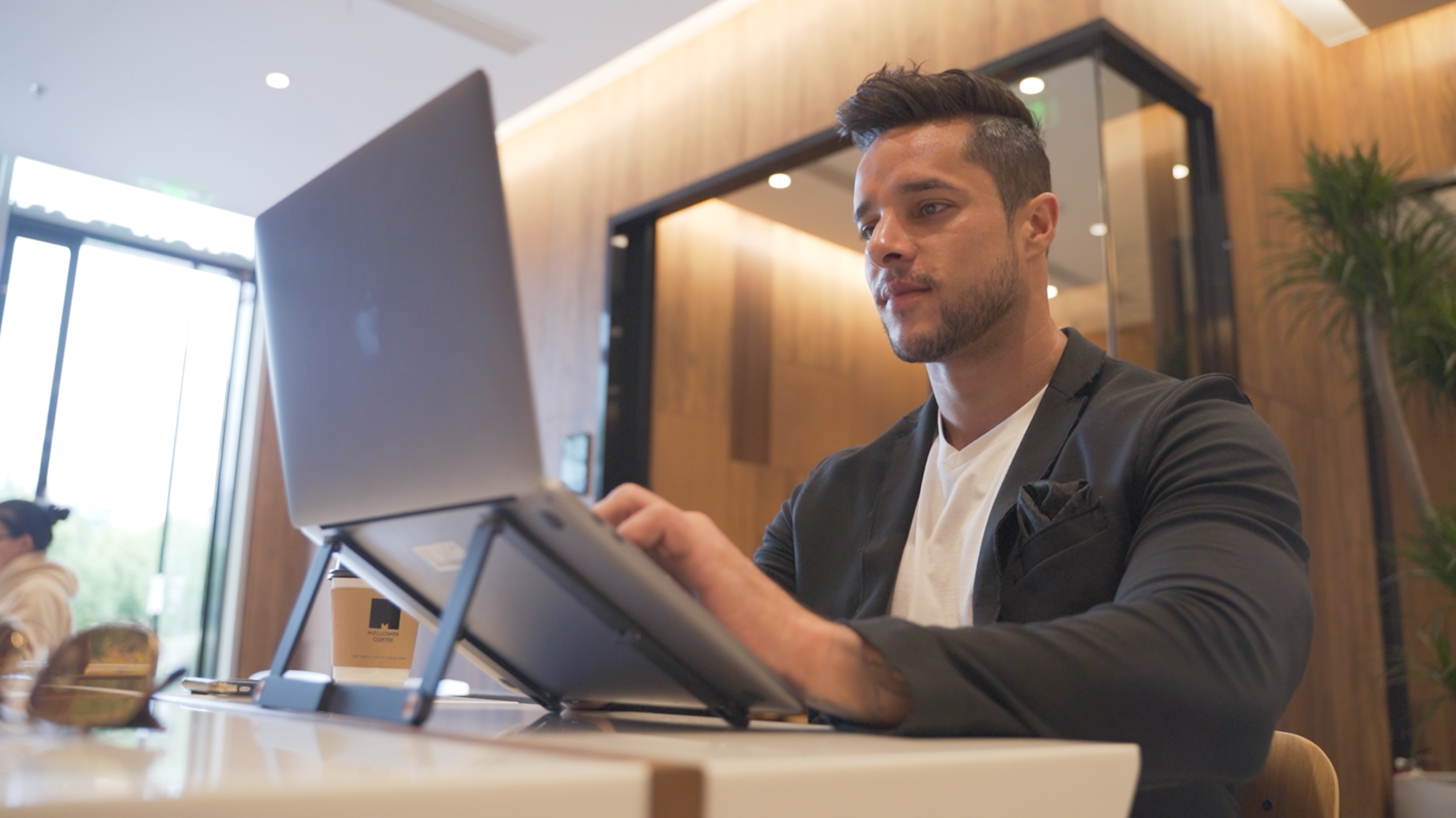 Mantiz gallery image