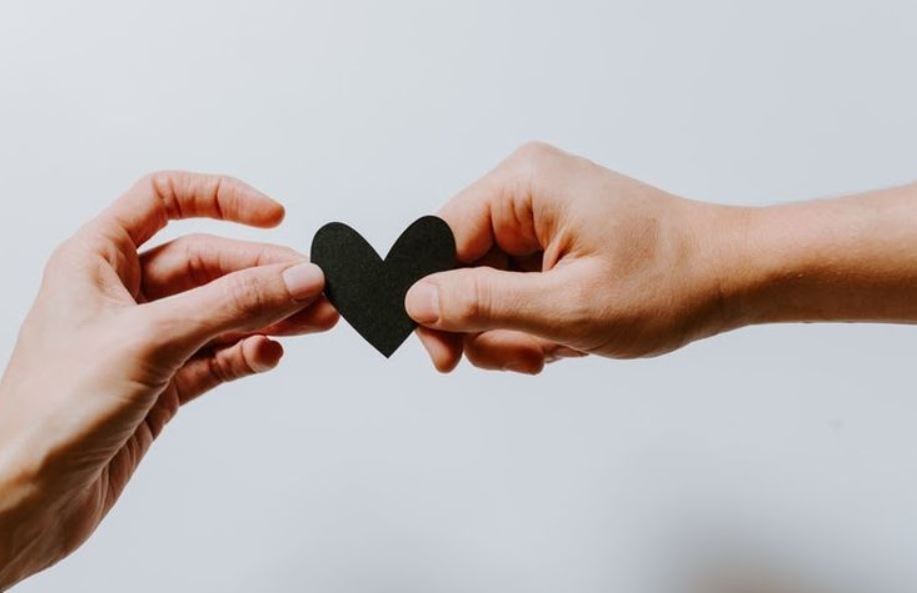 Tindakan perkhidmatan cinta bahasa adalah