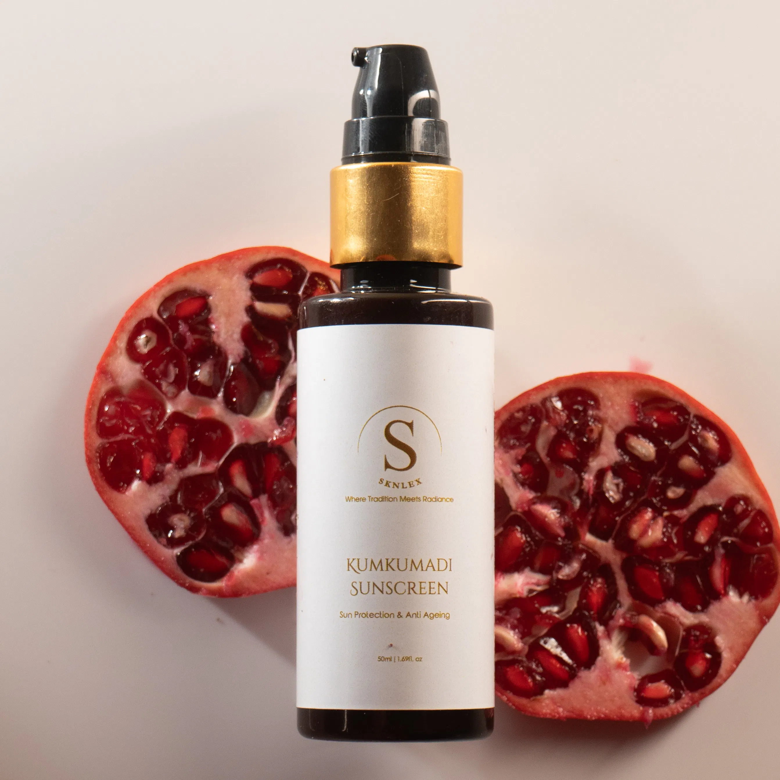 Kumkumadi Sunscreen Sun Protection Gel 제품 배너