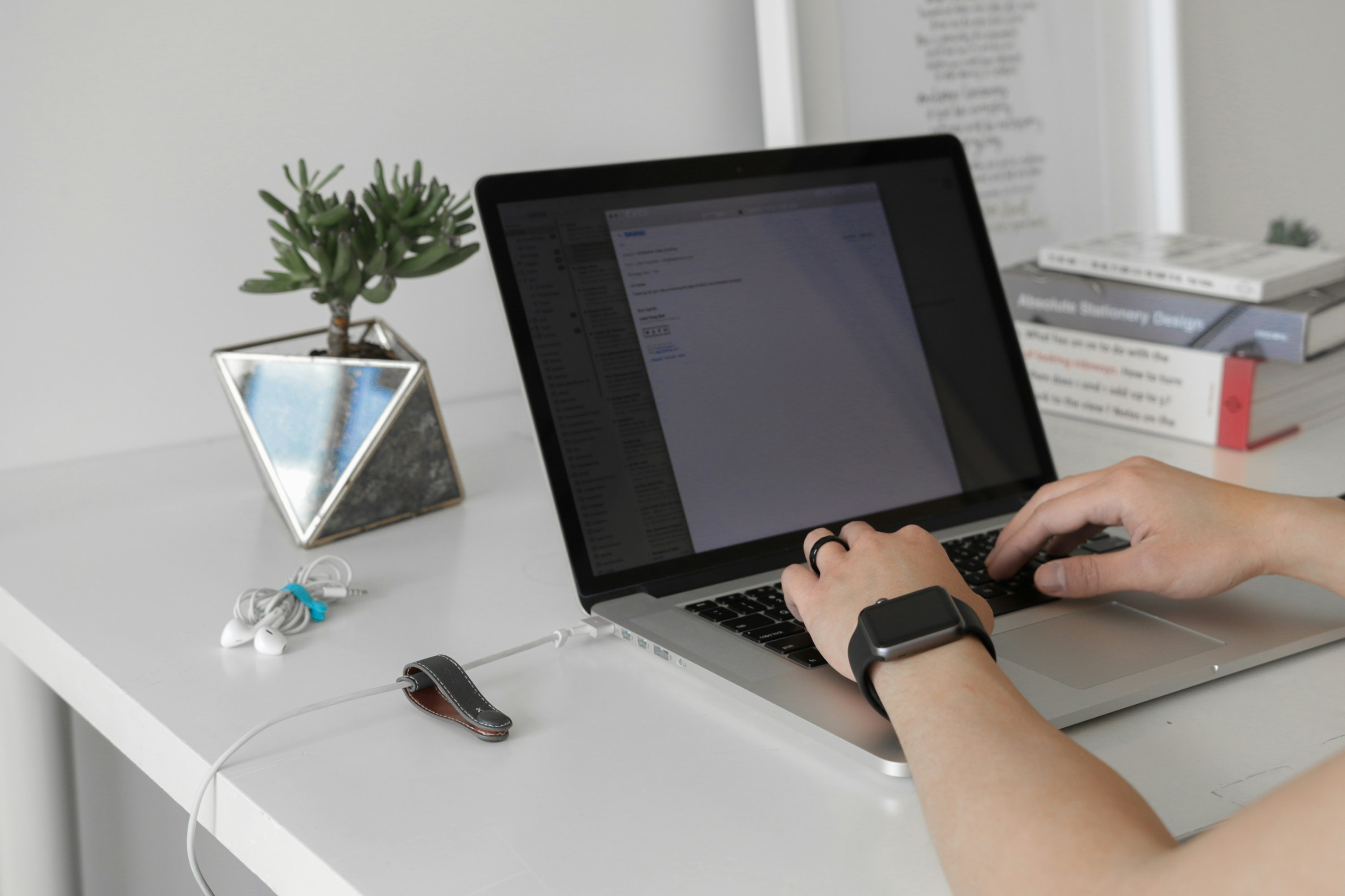 MACO 2.0 and BIG MACO (Magnetic Cable Organiser) gallery image