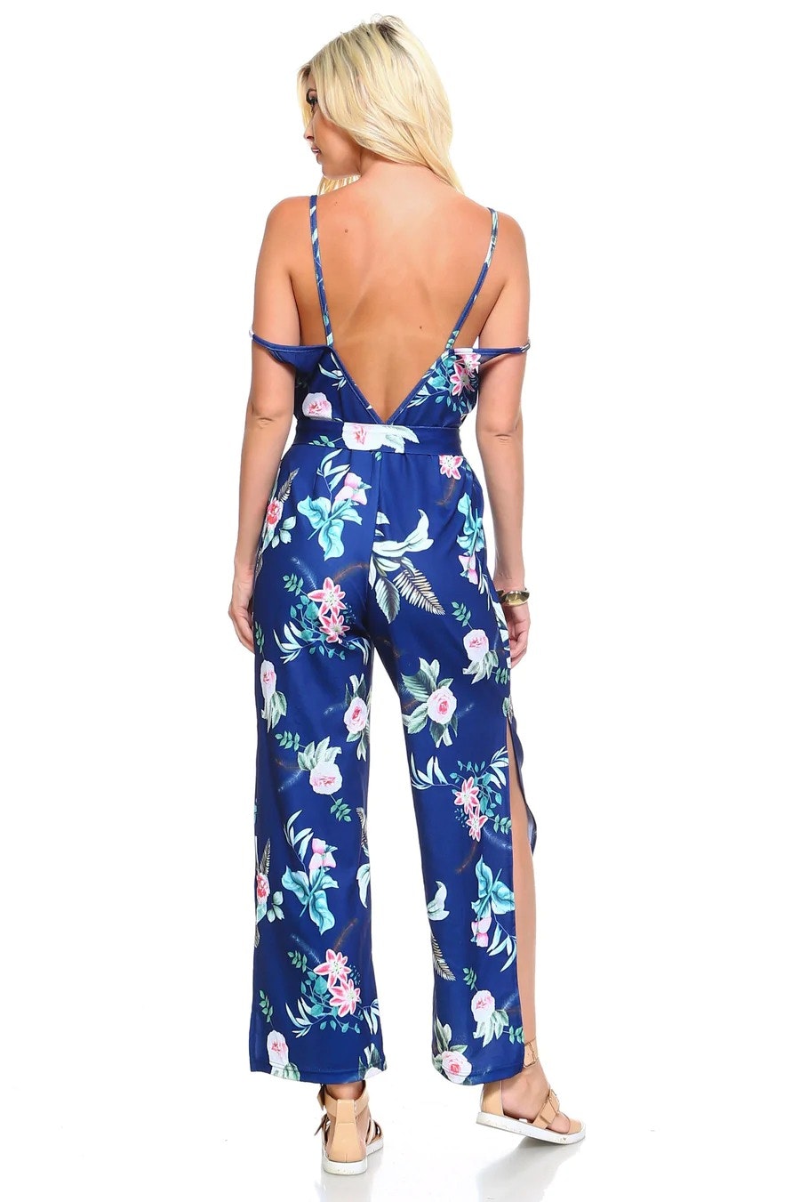 bầu trời là bộ jumpsuit màu xanh media 1